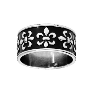 Bague en acier anneau large motifs fleurs de lys fond noir - Vue 1