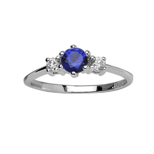 Bague en argent rhodié oxyde bleu au centre et 2 oxydes blancs plus petits sur les côtés - Vue 1