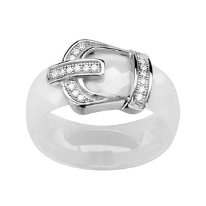 Bague en cramique blanche facette avec boucle de ceinture en argent rhodi et oxydes blancs micro-sertis - Vue 1