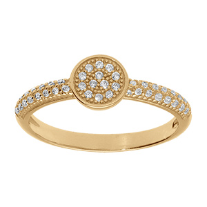 Bague en vermeil avec cercle pav� d' oxydes blancs sertis au centre prolong� par un anneau d�licatement serti