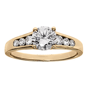 Bague en vermeil grand diam�tre, rail d'oxydes blancs et un central serti quatre griffes