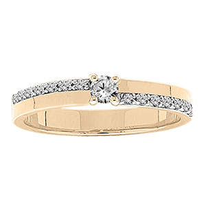 Bague en vermeil sertie d'un solitaire et d'une ligne pav� d'oxyde