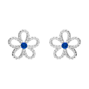 Boucles d'oreille tige en argent rhodi fleur ajoure pare d'oxydes blancs et oxyde bleu central