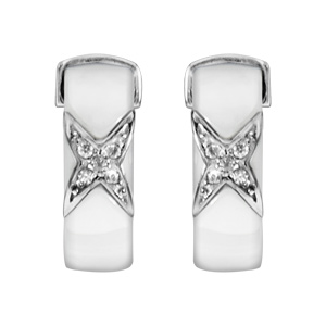 Boucles doreilles en argent rhodi massif baguette en cramique blanche avec croix en oxydes blancs micro-sertis sur le dessus et fermoir clou avec poussette