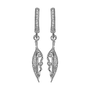 Boucles d\'oreilles pendantes en argent rhodié barrette d\'oxydes blancs avec feuille avec 1 moitié pleine et l\'autre évidée et ornée d\'oxydes blancs sertis suspendue et fermoir clou avec poussette - Vue 1