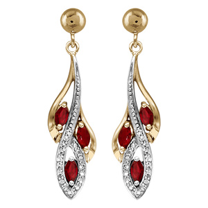 Boucles d\'oreilles pendantes en plaqu or collection joaillerie grappe avec 3 navettes d\'oxydes rouges et rails d\'oxydes blancs et fermoir poussette - Vue 1