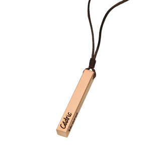 Collier avec pendentif tube rectangulaire en acier rose satiné 6mm personnalisable et cordon marron réglable - Vue 1