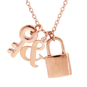 Collier en acier et PVD rose pendentifs cadenas, clefs et \