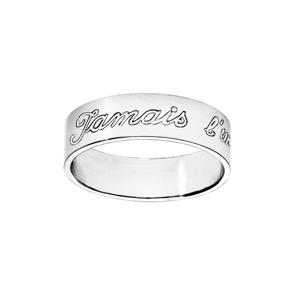 Alliance ruban en argent rhodié 6mm gravée "Jamais l'un sans l'autre" Alliance ruban en argent rhodié 6mm gravée "Jamais l'un sans l'autre"