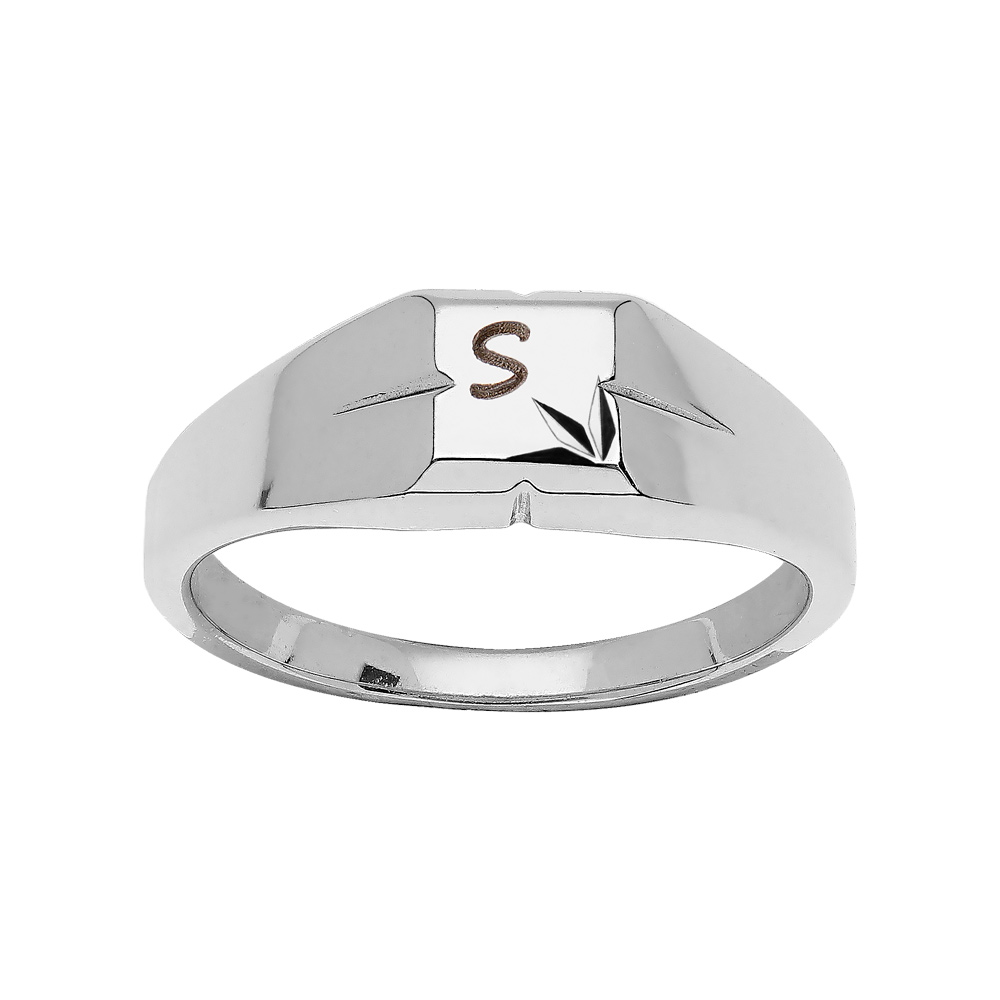 Chevalière en argent rhodié petit plateau carré ciselé en étoile dans angle Chevalière en argent rhodié petit plateau carré ciselé en étoile dans angle