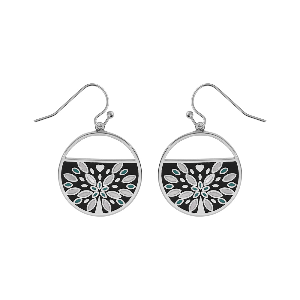Boucles d'oreille Stella Mia en acier ronde motif pétales résine et nacre blanche sur fond noir