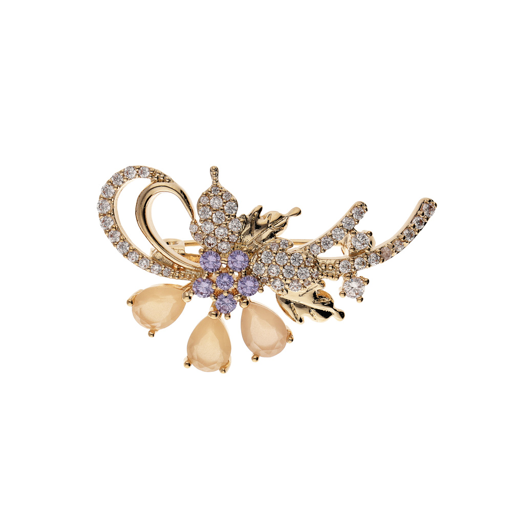Broche en plaqué or motif volute avec oxydes couleurs pastels et blancs sertis Broche en plaqué or motif volute avec oxydes couleurs pastels et blancs sertis