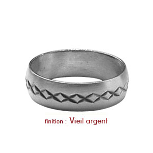 Alliance en argent rhodié 6mm avec bande ciselée en rose des vents au milieu et bors brillants - Vue 2