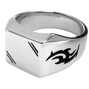 Chevalière en acier plateau carré 13mm X 13mm avec gravure motif tribal noir sur les côtés - Vue 3