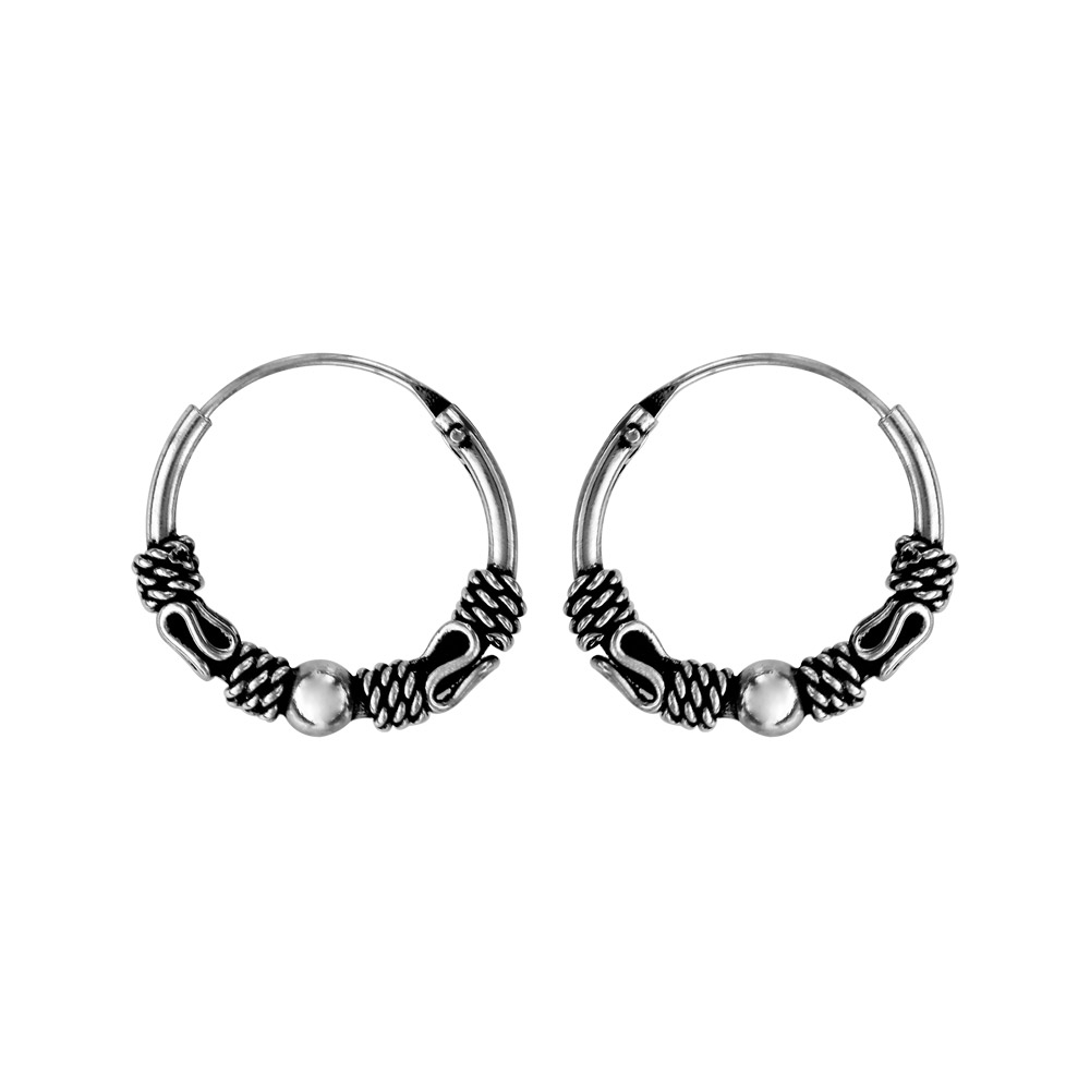 Créoles en argent patiné balinaises avec motifs enroulés, striés, serpentins et boule lisse