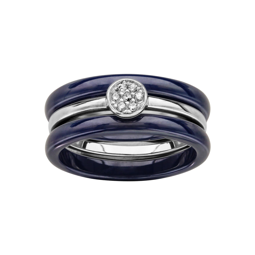 Bague en céramique bleu 3 anneaux,  2 anneaux en céramique bleu nuit et 1 anneau central en argent rhodié, ornés d&rsquo;un solitaire avec oxydes blancs sertis clos