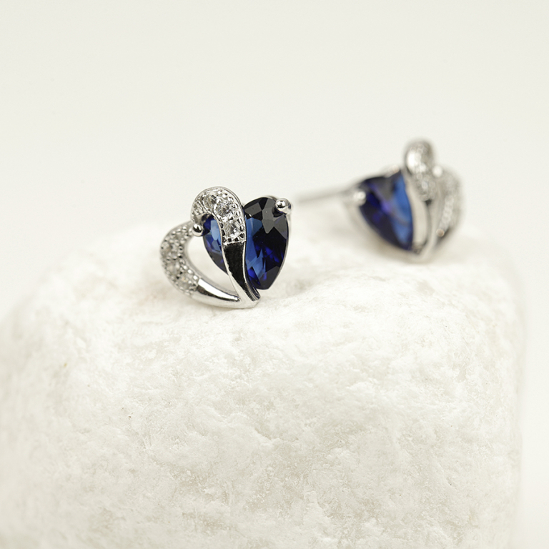 Boucles d\'oreille tige en argent rhodié double coeur oxyde bleu et blancs - Vue 10
