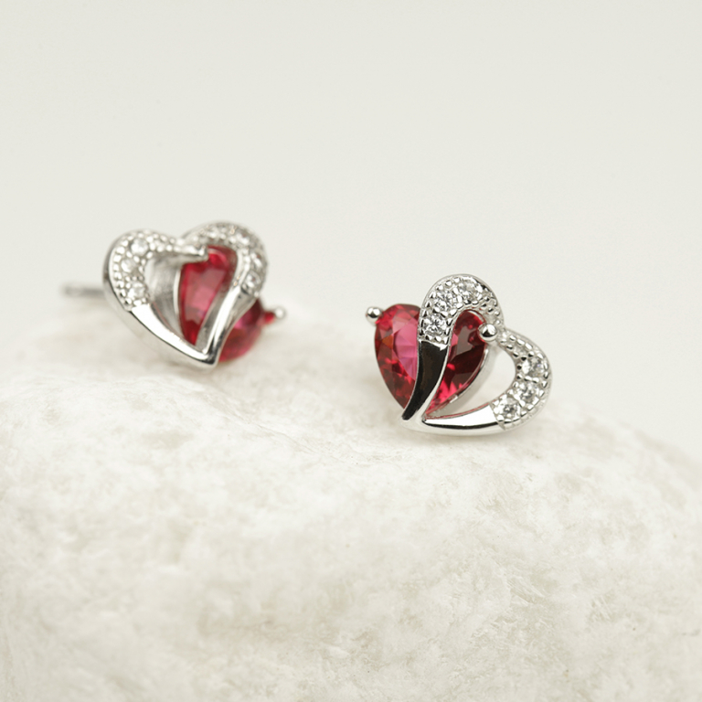 Boucles d\'oreille tige en argent rhodié double coeur oxyde rouge et blancs - Vue 10
