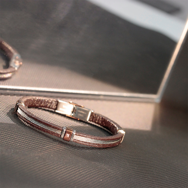 Bracelet en acier et cuir marron 3 cbles gris et 3 oxydes blancs 20cm - Vue 10