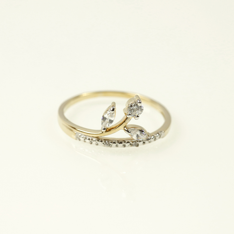 Bague en plaqué or rail oxydes blancs sertis et trois navettes oxydes blancs - Vue 10
