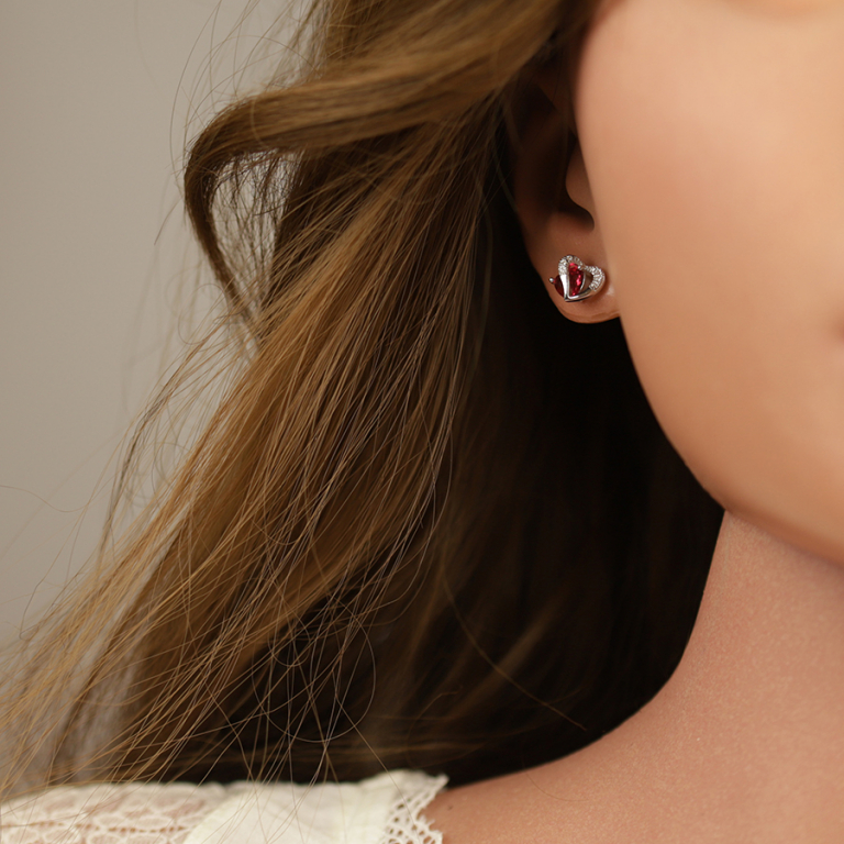 Boucles d\'oreille tige en argent rhodié double coeur oxyde rouge et blancs - Vue 20