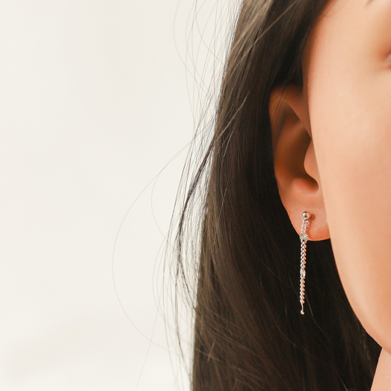 Boucles d\'oreille tige en argent rhodi pendantes avec pastilles diamantes toile - Vue 20