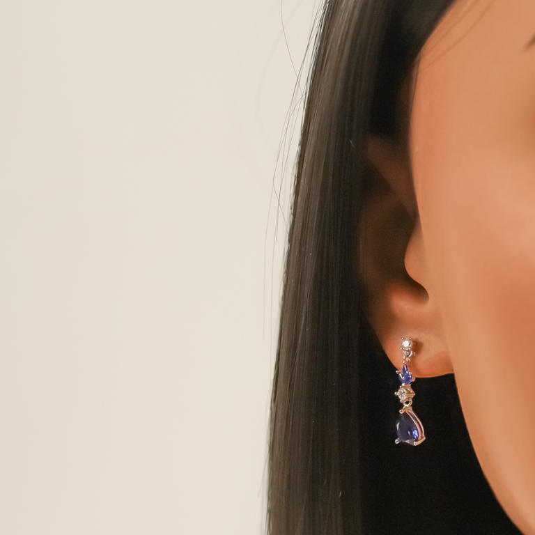 Boucles d\'oreille tige en argent rhodi� avec oxydes bleus et blancs - Vue 20