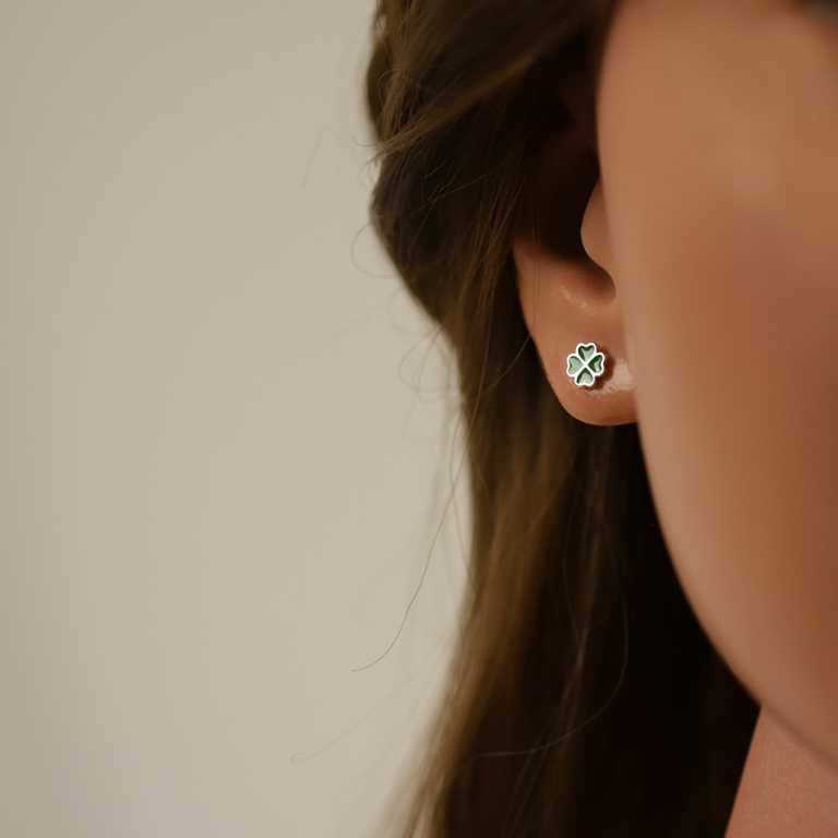 Boucles d\'oreille tige en argent rhodié trèfle résine verte - Vue 20