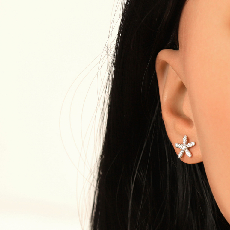 Boucles d\'oreille en argent rhodi motif fleur avec oxydes blancs sertis - Vue 20