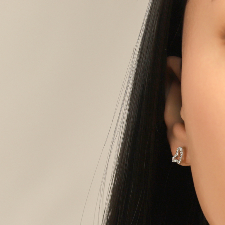 Boucles d\'oreille tige en argent rhodi� forme coeur avec oxydes blancs sertis - Vue 20