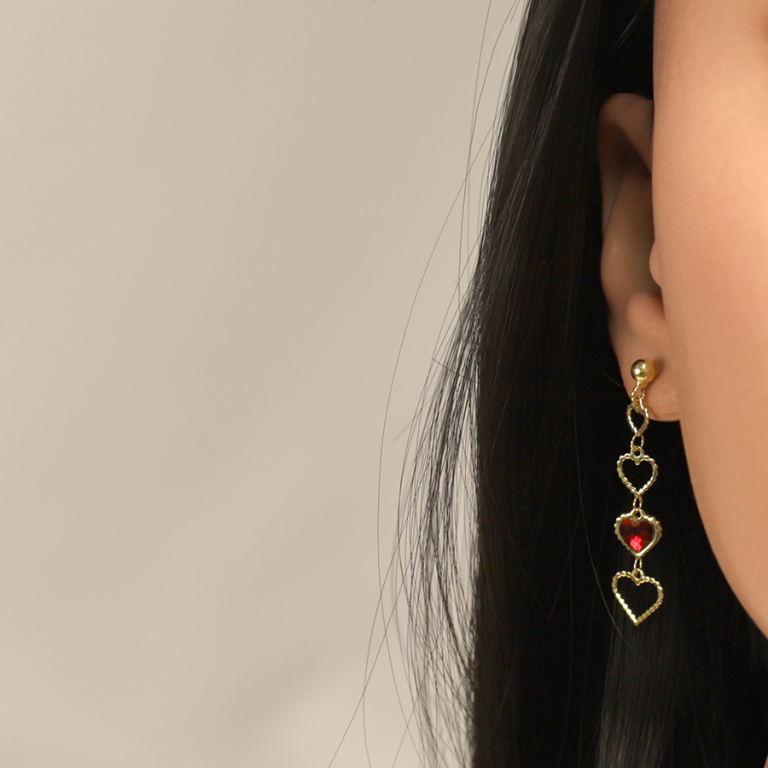 Boucles d\'oreille pendante tige en argent dor� coeurs ajour�s et oxyde rouge - Vue 20