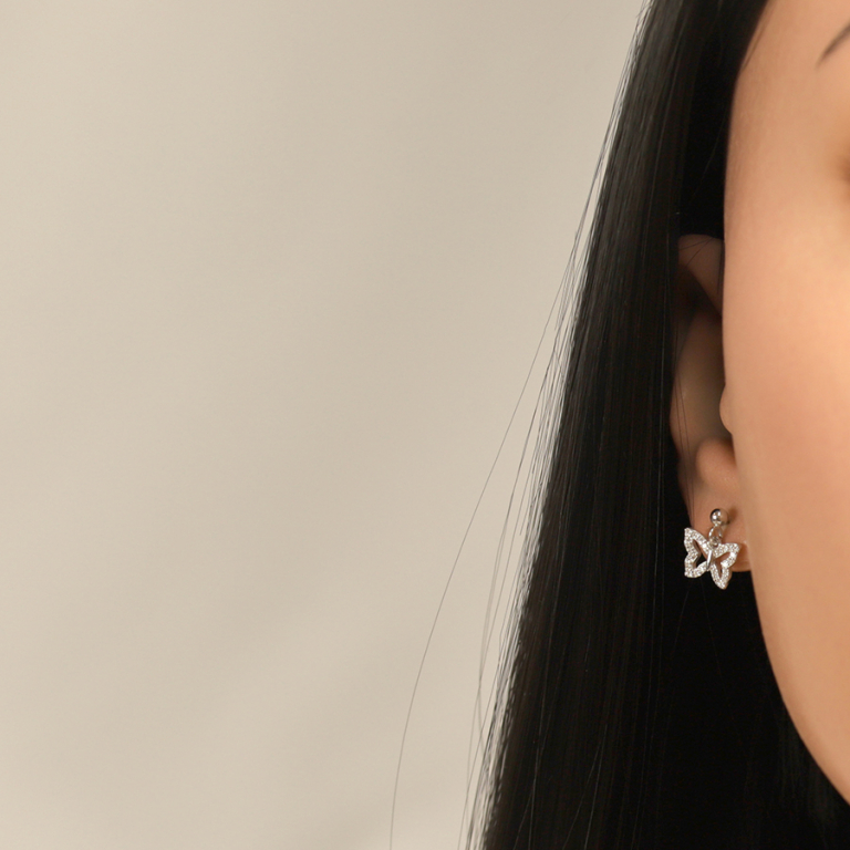 Boucles d\'oreille tige en argent rhodi� forme papillons entour� d\'oxydes blancs sertis - Vue 20