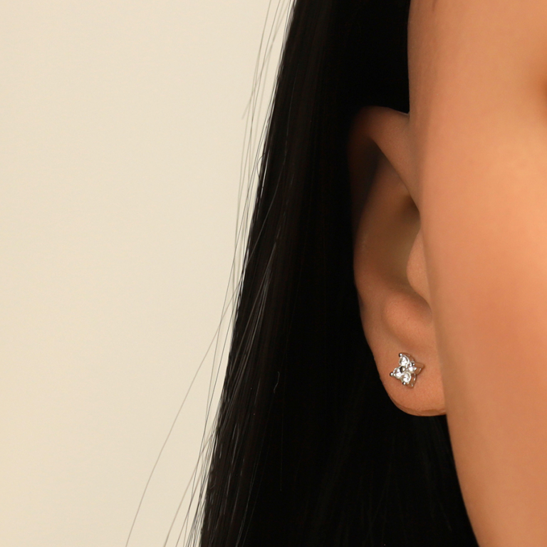 Boucles d\'oreille tige en argent rhodi� fleur d\'oxydes blancs - Vue 20