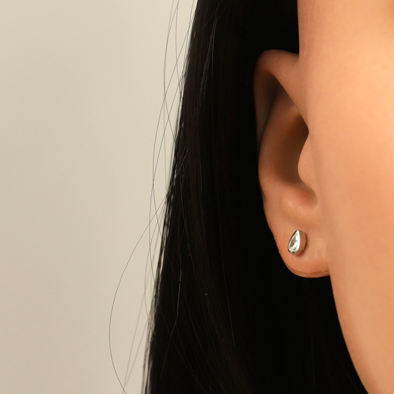 Boucles d\'oreille tige en argent rhodi� goutte aec oxyde blanc serti clos - Vue 20