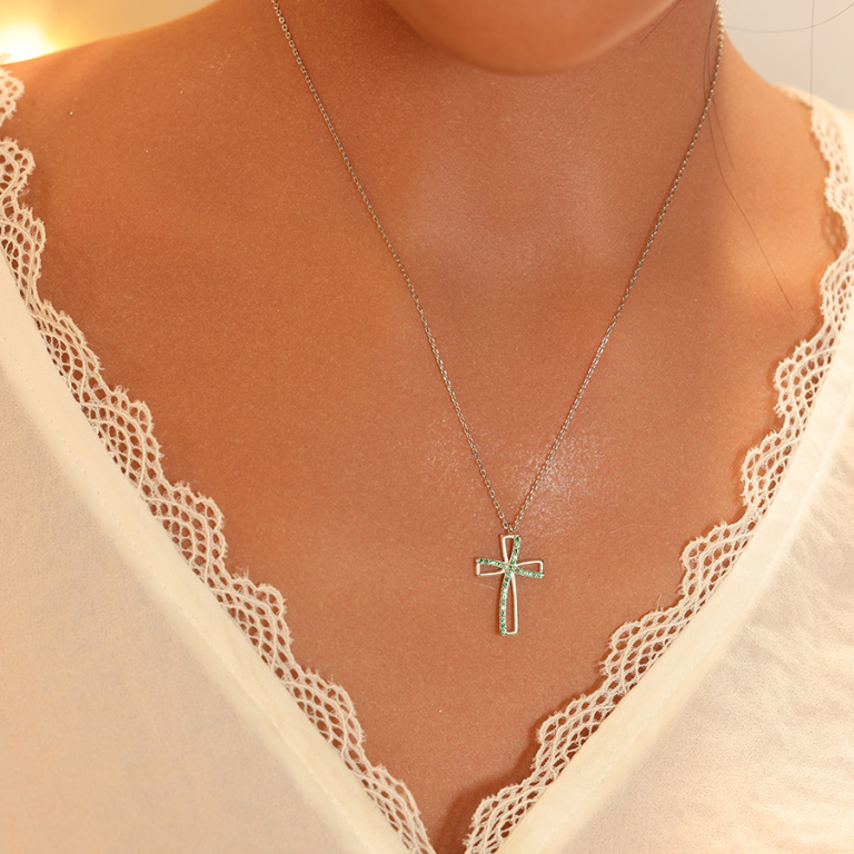 Collier en argent rhodi chane avec pendentif croix et oxydes verts sertis longueur 40+5cm - Vue 20