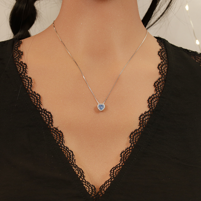 Collier en argent rhodi avec pendentif coeur oxyde bleu ciel et contour oxydes blancs sertis 42+3cm - Vue 20