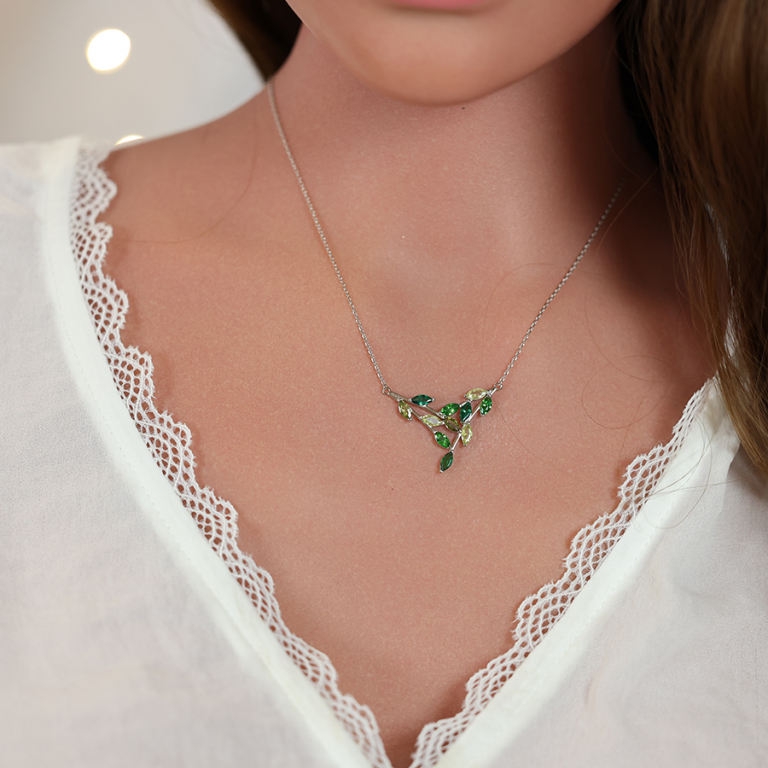 Collier en argent rhodi motif feuillage empierr avec oxydes verts clair et verts fonc longueur 40+5cm - Vue 20