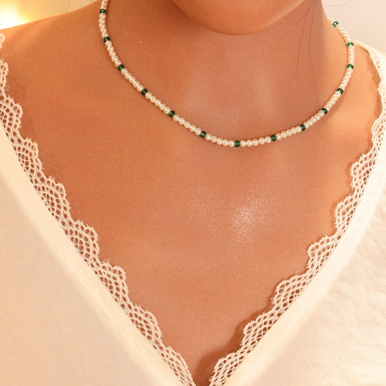 Collier en argent et dorure jaune range perles 3mm blanche de synthse et perles vertes longueur 38+4cm - Vue 20