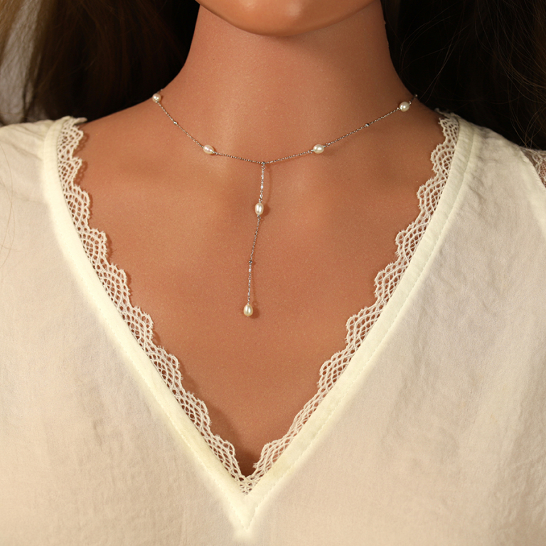 Collier en argent rhodi forme cravate avec perles de culture d\'eau douce blanches - 38+5cm - Vue 20