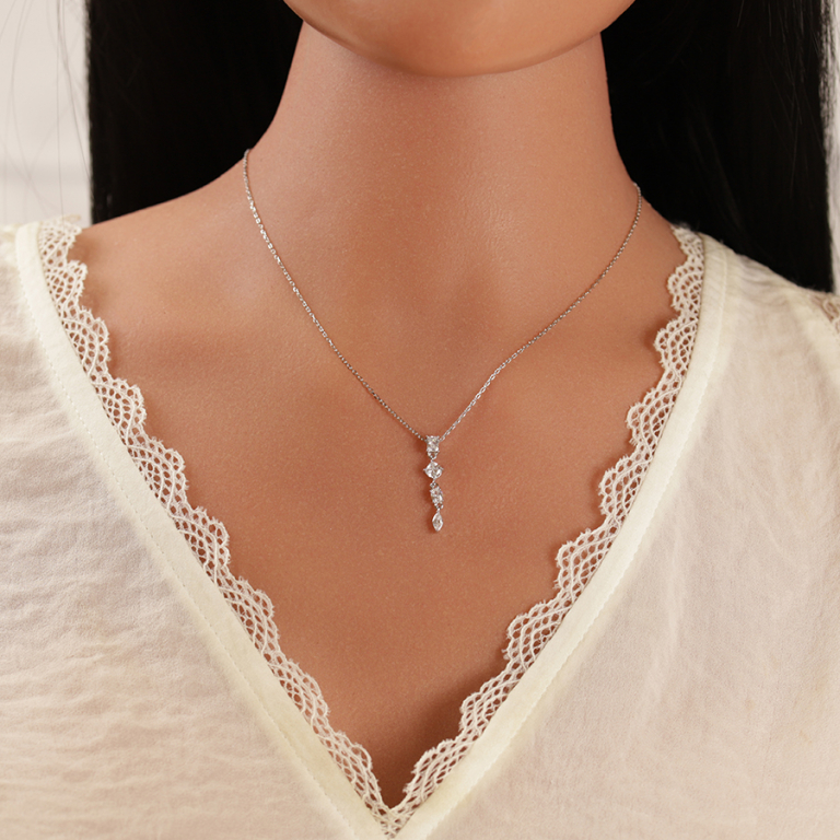 Collier en argent rhodi pendant quatre oxydes blancs sertis - 40+3cm - Vue 20