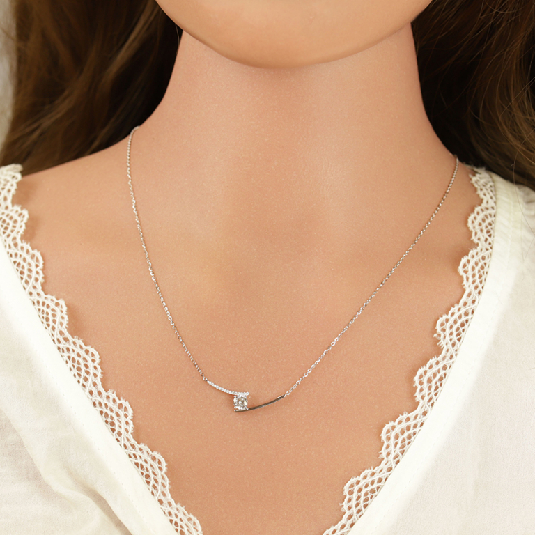 Collier en argent rhodi� avec pendentif compos� de deux lignes d�cal�es et entre elles un oxyde  blanc serti - 40+4cm - Vue 20