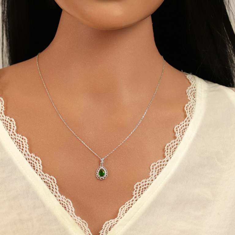 Collier en argent rhodi� avec pendentif goutte oxyde vert et  oxydes blancs sertis et dentell� - 40+4cm - Vue 20