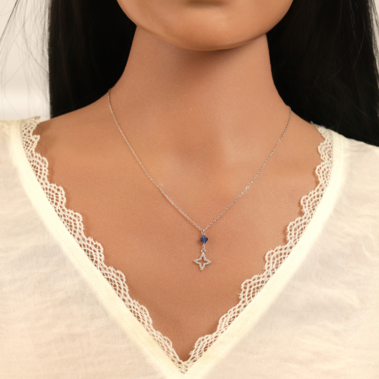 Collier en argent rhodi� avec pendentif tr�fle en r�sine bleue et tr�fle d\'oxydes blancs sertis - 40+5 cm - Vue 20