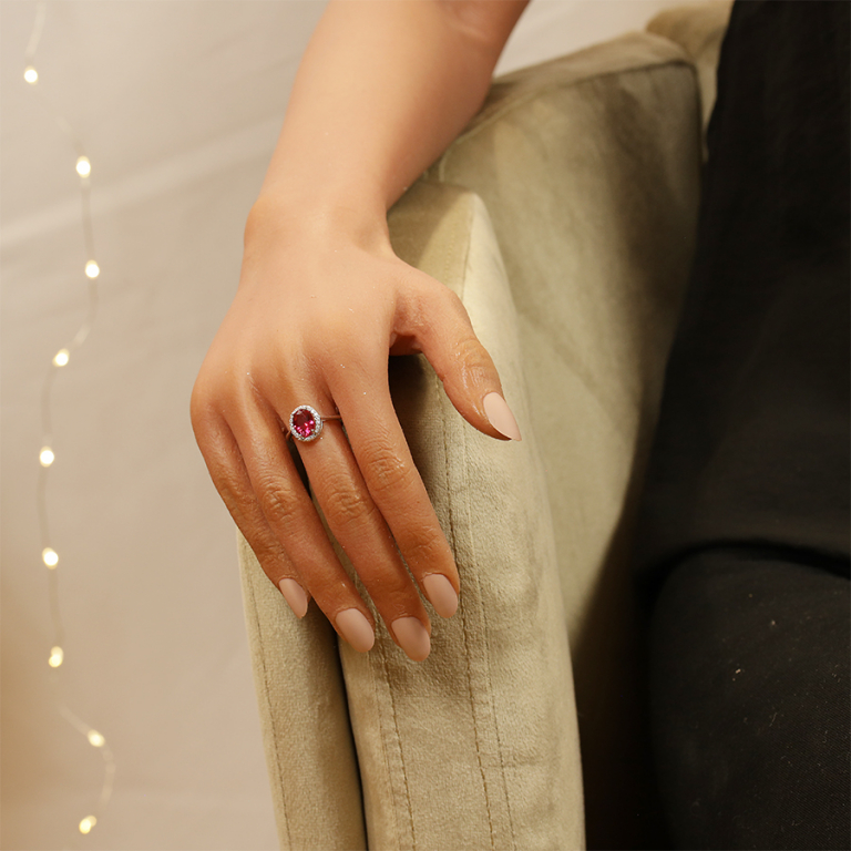 Bague en argent rhodi pierre centrale rouge et contour oxydes blancs sertis - Vue 20