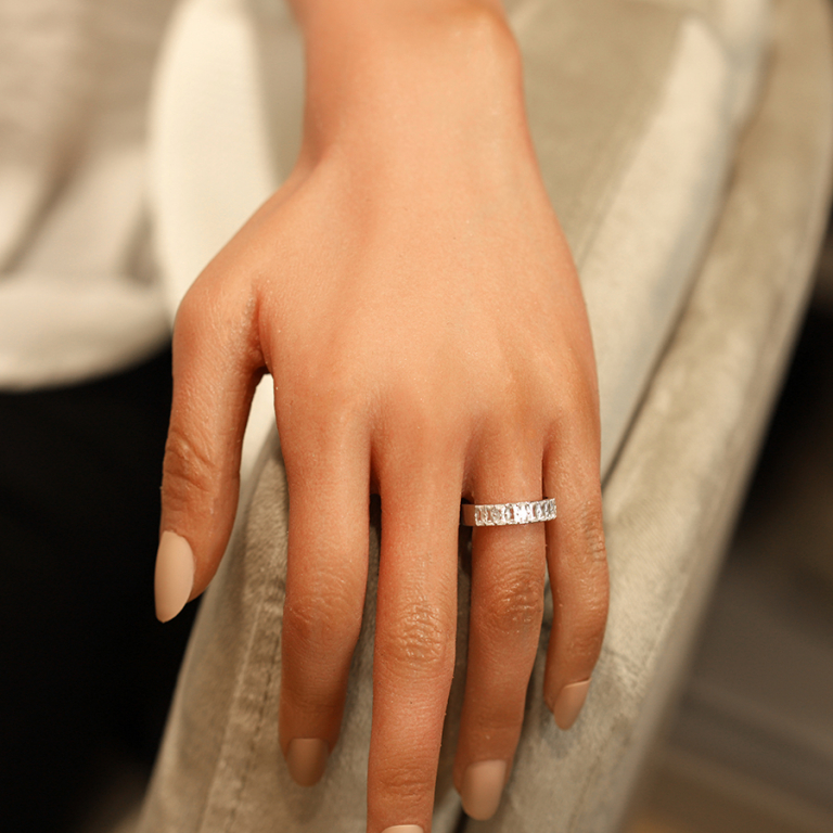 Bague Alliance américaine en argent platiné avec oxydes blancs sertis - Vue 20