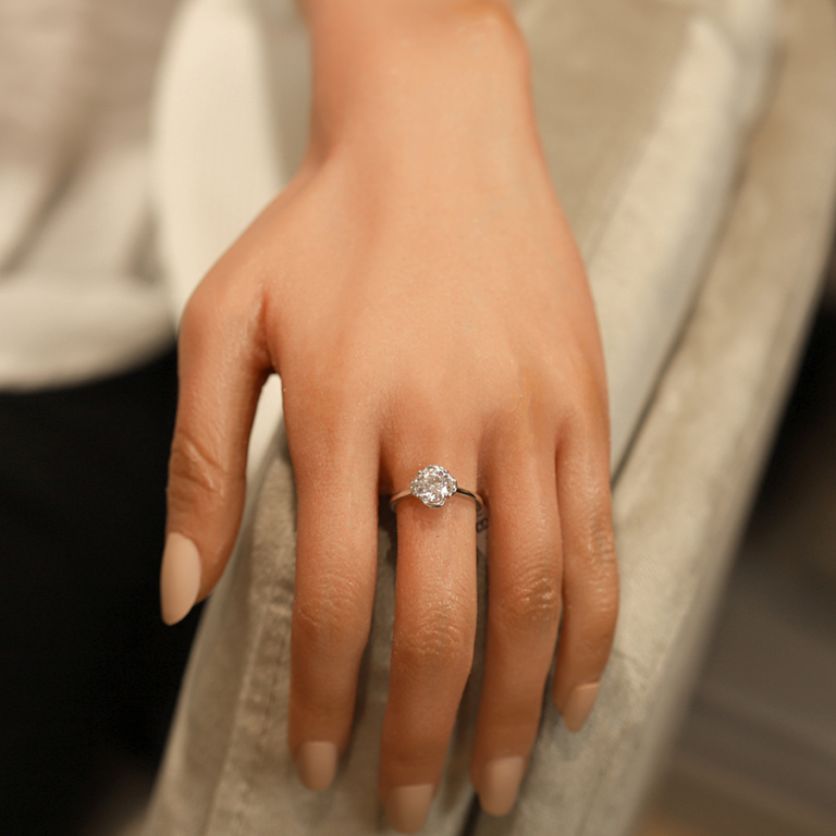 Bague en argent rhodié forme fleur oxyde blanc sertis - Vue 20