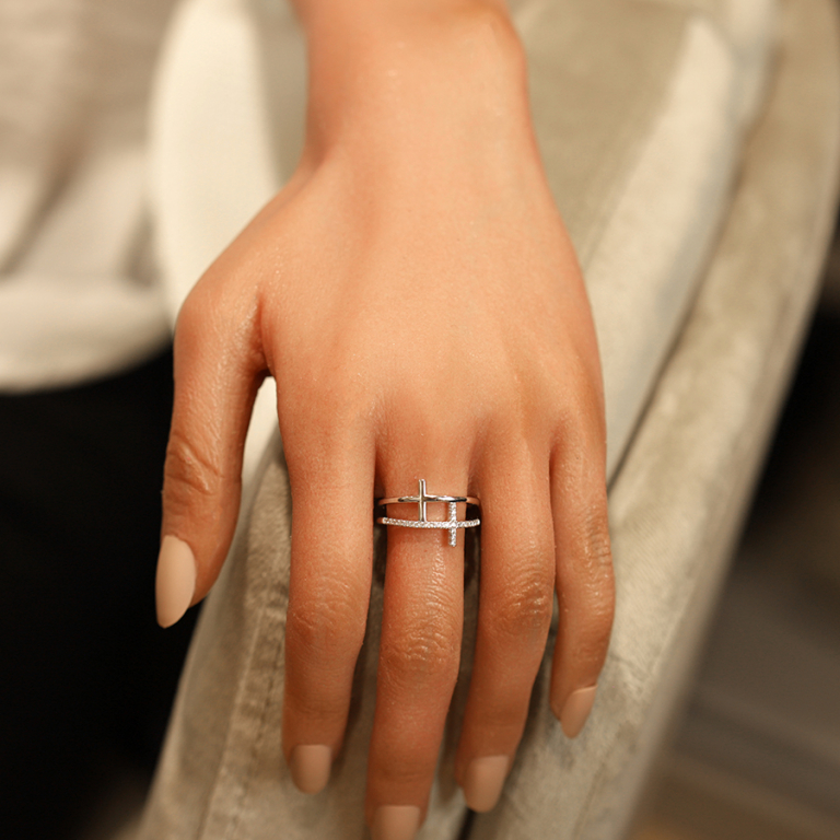 Bague en argent rhodié deux rangs croix 1 lisse et 1 avec des oxydes blancs sertis - Vue 20