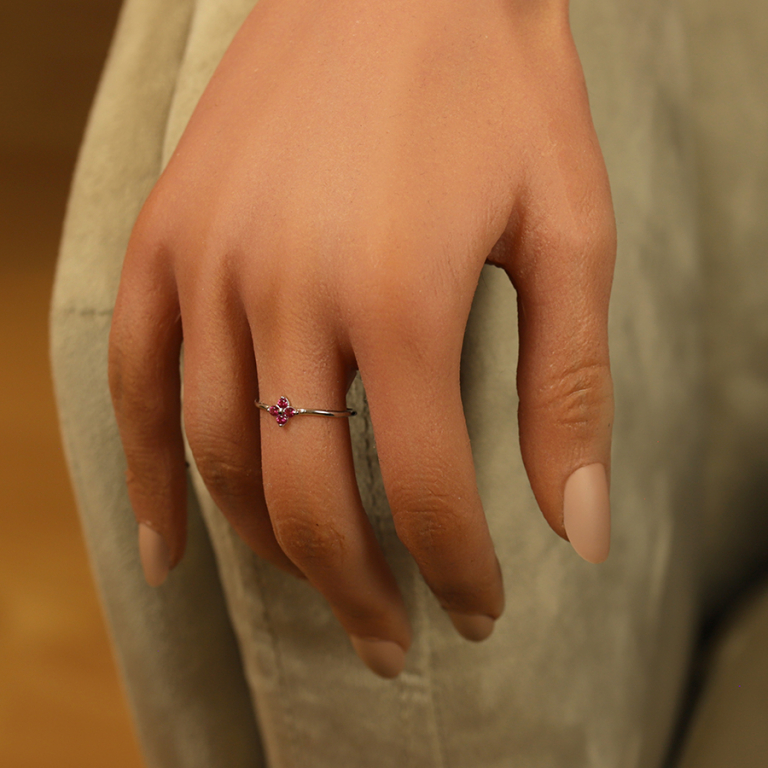 Bague en argent rhodi� fleur d\'oxydes rouges - Vue 20