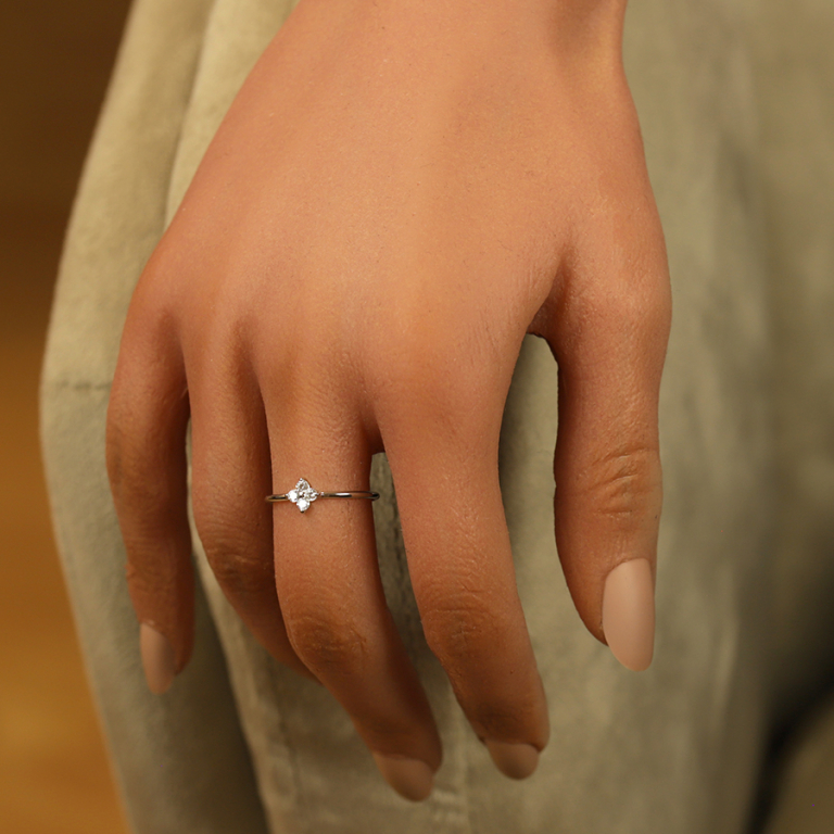 Bague en argent rhodi� fleur d\'oxydes blancs - Vue 20