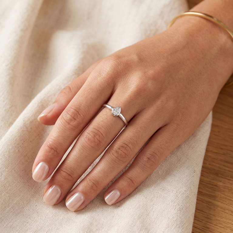 Bague en argent rhodi� goutte d\'oxyde blanc serti clos - Vue 20